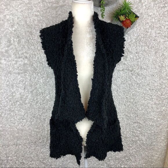 Altar'd State Jackets & Blazers - Altar’d State Black Fuzzy Vest | XS